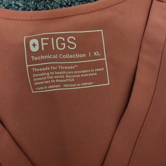 FIGS xl Catarina top- quartz - Picture 3 of 3